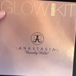 Anastasia Beverly Hills Glow kit